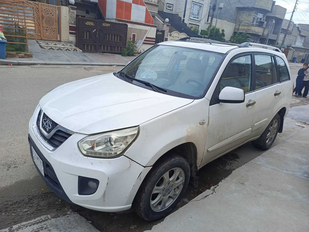 شيري تيكو ٣٠١٣ مبدل باب السائق جاهزة من كل شي السعر 45$ وبيه مجال بسيط مكاني الدورة ***********
