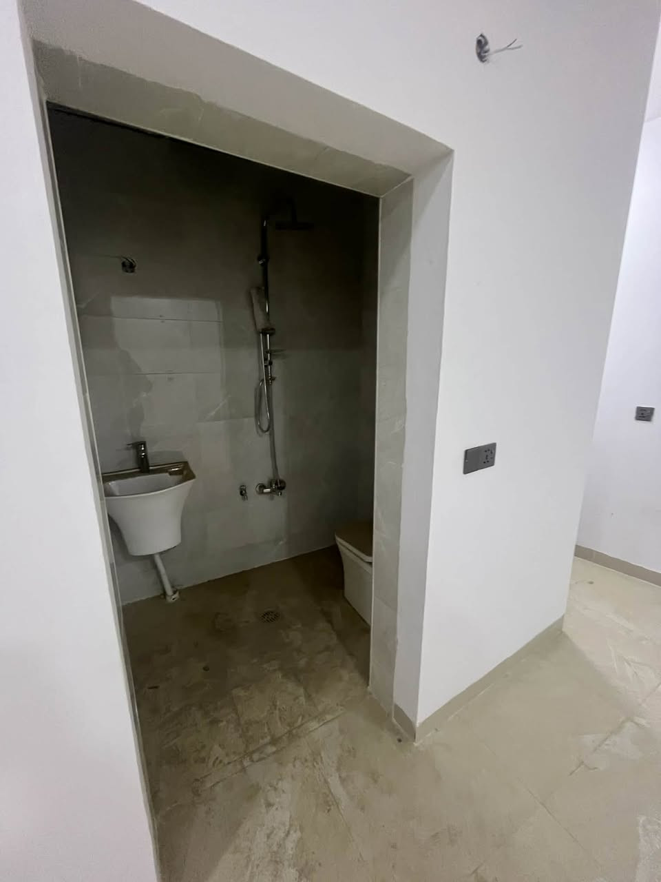 المنصور الداوودي للإيجار شقة طابق ثاني 
زيرو - زيرو 
(غرفتين نوم - صالة - مطبخ - خدمات ٢ )
مساحة ١٢٠ متر
يوجد مكان للسيارة 
يوجد تصوير واتساب  
للاستفسار اكثر اتصال + واتساب :
***********
