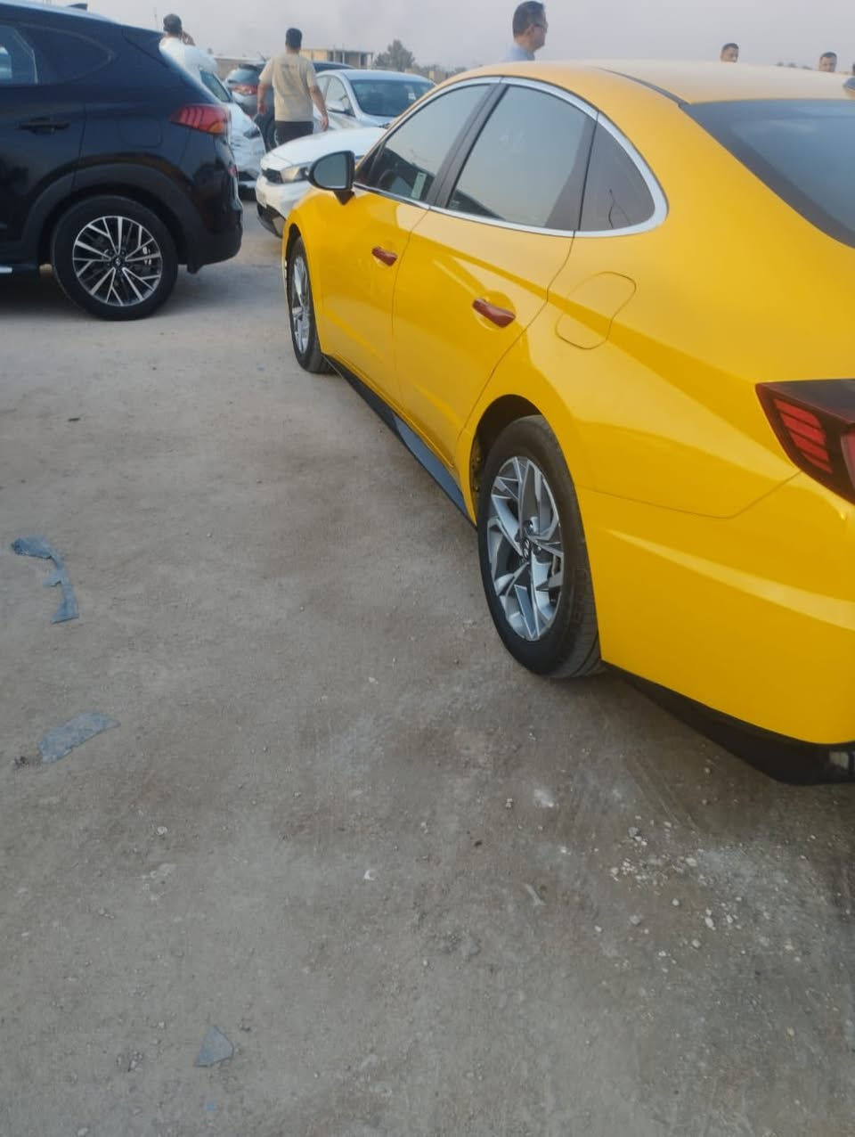 سلام عليكم سوناتا للبيع مديل 23 مرقم مثنى جاهزه السياره فول ماعده الفتحه مكينه 2500 بانزين بسمي تحويل ثاني يوم حادثه دعاميه وخشم البنيد بدون عابر بدون دواخل صوره حادث مثبته بلمنشور جاهزه سياره من كلشي مصفره غرامات هئيه سعره 205وبيه مجال شراي تصال ***********
