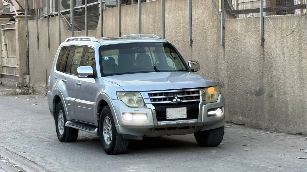 السلام عليكم
باجيرو 2008 محدث 2015 
مكفولة ((بدون صبغ)
بيها بارد بالجاملغ وطخة بسيطة بالخلف موضحة بالصور
حبتور فول مواصفات 
فتحة سقف
اضائة ترحيب
مري شفط
كشنات جلد+كهرباء 
تدفئة كشنات
منظومة زينون
شاشة
مروحة اضافية للتبريد
كير مكينة اكسل كفالة
السعر 110 وبيها مجال بسيط
***********

