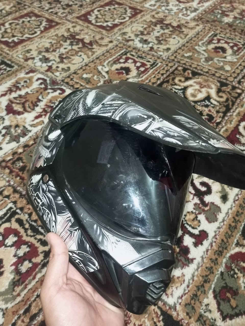 خوذه مال قفاز اصليه عيبه بس الفطر مال جامه اريد امراوس ويه زوج دبلات اماميه مال ايراني كون نضيف
***********
