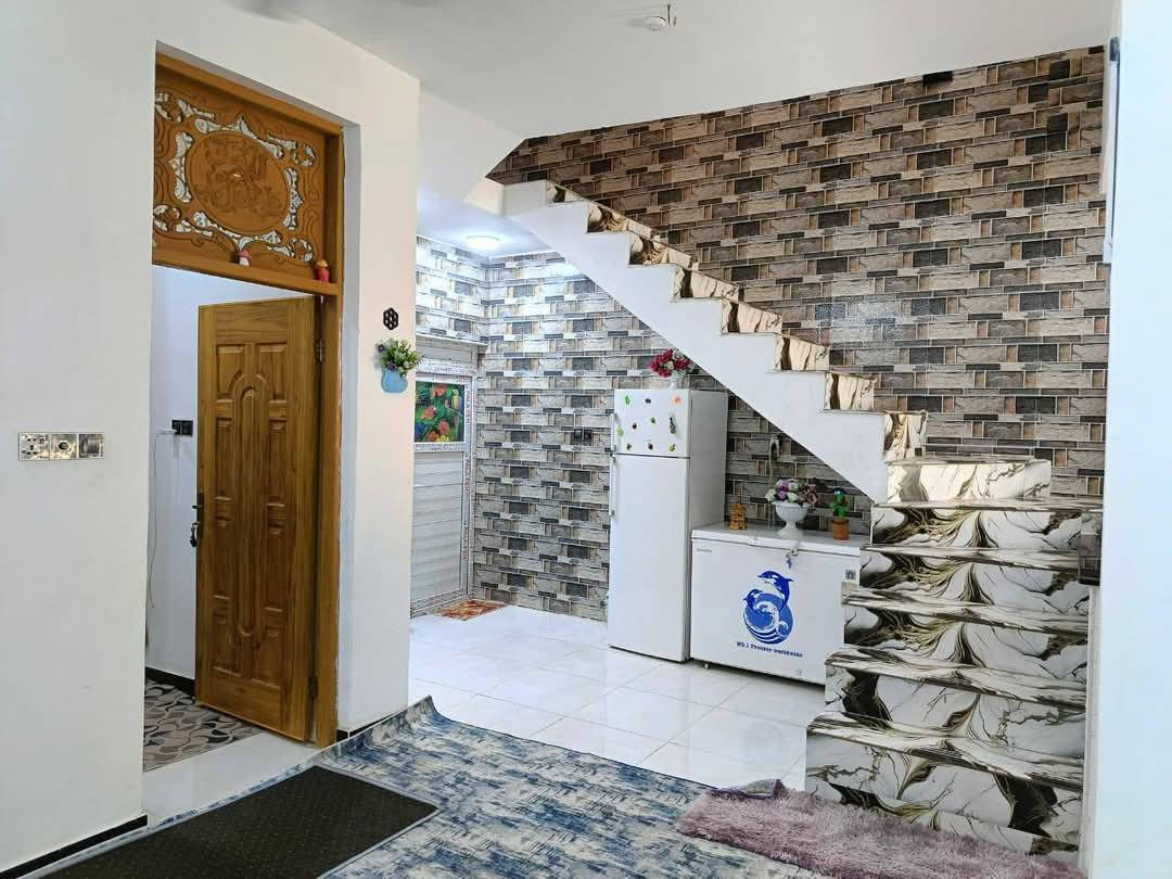 للبيع مساحه ١٢٠طابو زراعي سند 25/ طابقين ثلاث غرف نوم مطبخ واستقبال اوهول مجمع صحيات عدد 2/  شارع 80 خلف محطه اضواء بابل ***********
