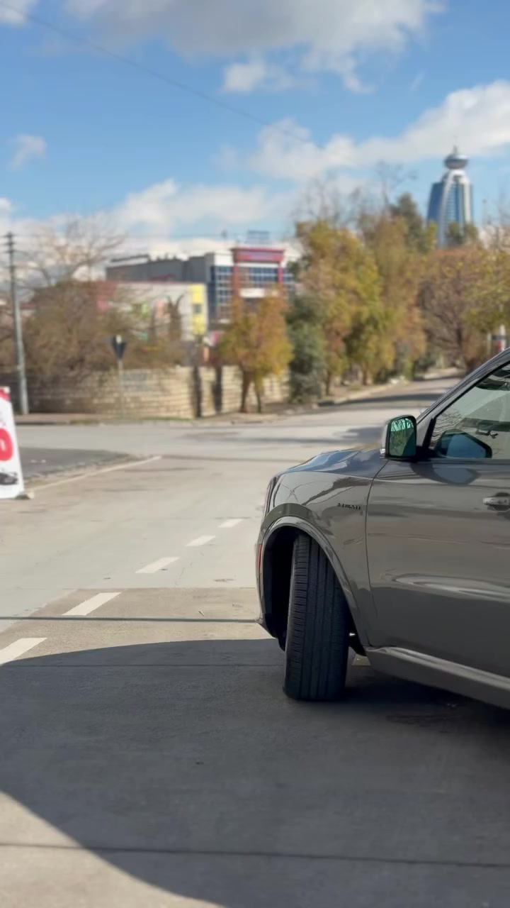 رقم السيارة : دهوك
موقع السيارة : السليمانيه 
موديل السيآرة: 2021 
المسافة المقطوعة: 86000ميل  
اعلئ فئة ب RT 
اللون سمنتي 
السياره كلين صار بيها چكه خفيفه بطارف البنيد وتبدل والچاملغ صفحه السايق بي كارت فقط 
مغلفه ppf
دورنكو ( R/T الوحش ) فئه ( tow and go) 
تحويل او وكاله بشرط 
فول 1/1 مواصفات V8 HEMI 
      بدون فتحه 
 لكزوز اصلي 
دبلات صفر
دسكات برمبو
بصمه بلادي
كت اس ار تي
بجم ليد زينون
رادار امامي 
شاشات خلفية 
حساسات امامي + خلفي
مانع تصادم
اوتو ستوب
 تحديد مسار
قياده ذاتيه
تحكمات ستيرن
اوامر صوتيه 
كشنات تدفئه
كشنات  vib منفصل 
كشن كهرباء
كشن جلد+شامو
ستيرن تدفئه
تحكم ستيرن كهرباء
جنطه كهرباء
سستم صوت harman/kardon
نضام اقتصادي ايكو
شفتات ستيرن
نضام سبورت
نضام تراك
دفع رباعي 
انضمة وضعيات قياده
علما ان السياره مضاف الها منضومه غاز تركيه من شركه درايف كلين وبضمان الشركه السليمانيه ،
السع325وبيها مجال 
للاتصال ***********
