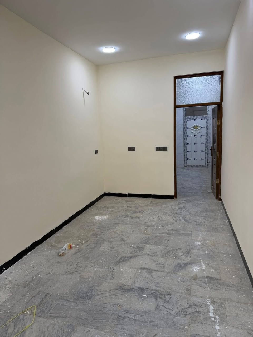 السلام عليكم يتوفر لدا مكتبنا مشتمل للبيع المساحه 40م طابقين بناء حديث يحتوي على غرفتين نوم فوك وجوه استقبال ومطبخ وخدمات موقع المشتمل الشعب قرب سوق شلال قرب مدرسه ميثم التمار موقع جيد جداً وشارع عريض الاستفسار مكتب الشعب للعقار واتساب ماسنحر ***********
