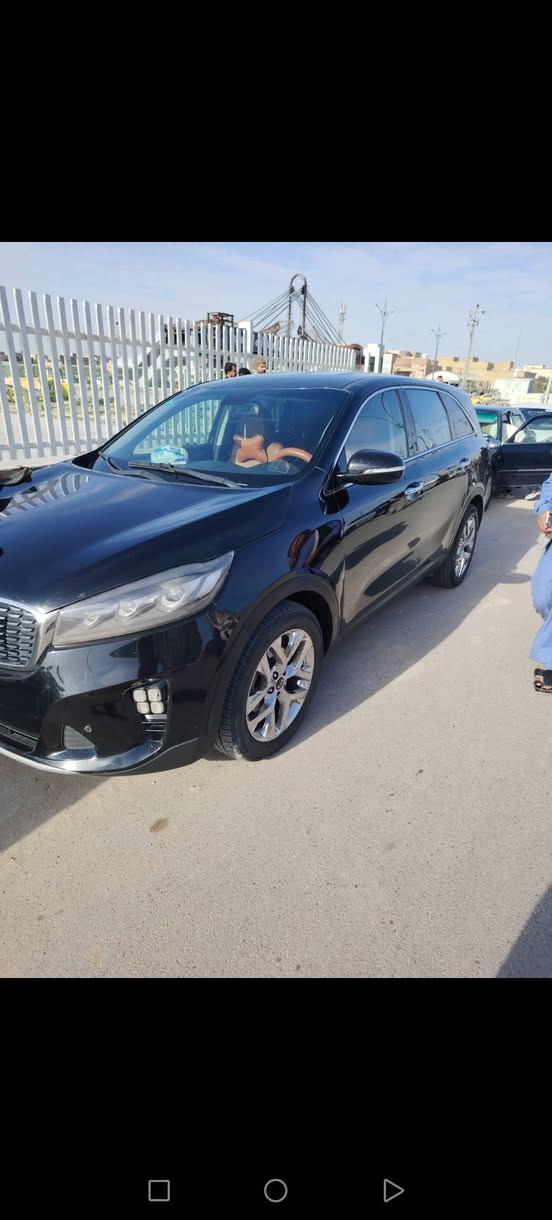 سلام عليكم سورنتو البيع  موديل 2020 وارد أمريكي  ضربته بنيد وجاملق مكينه 6 لا تبخير ولا تنقيص  سبعة راكب رقم نكليزي  بسمي ذي قار *********** رقمي
