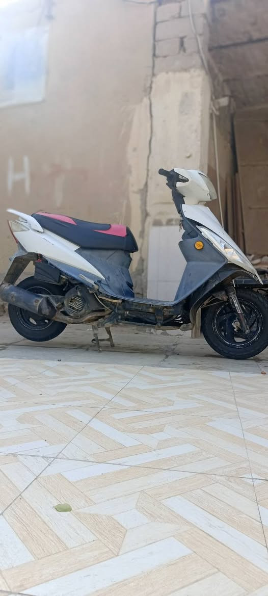 سلام عليكم دراجه ماكس مضلع(SYM) شغالة سلف بصمة كهربيئات لايت اشاير كلشي شغال مكينه ناعمة السعر350وبيها مجال  المكان سوق الشيوخ   كرمة بني سعيد ناحية الطار الرقم لاستفسار ‏‪***********‬‏
