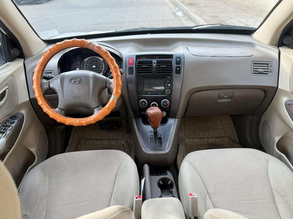 سلام عليكم
توسان 2008 خليجي للبيع 

محرك 4 سلندر 2000

سعر 97 بي مجال قليل حك الجيه 

مواصفات معرفه 

بيه صيغ 3 قطع

مكان السياره بغداد حي العامل او البياع

الاستفسار.    ***********
