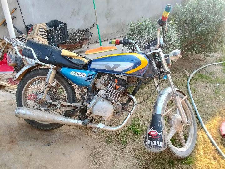 شباب دراجه سيفان موديل 2019  دراجه نكره سلف شغاله بيه شوي نوقص سعره 190 بيه مجال حك الجيه
رقم بس واتساب ‪0776 526 8158
