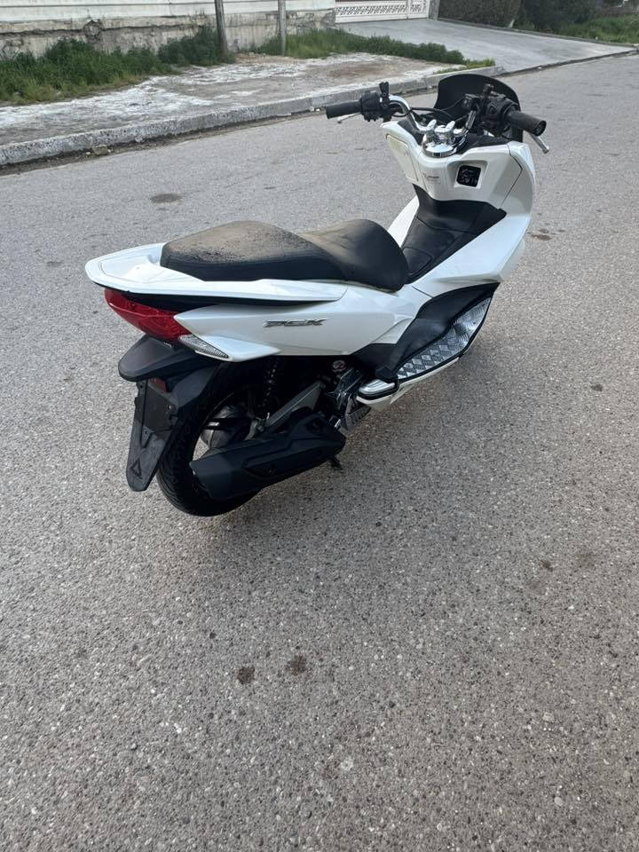 السلام عليكم للبيع بيسي اكس جيل الثاني ياباني دراجة حلوة ومكفولة كلهة بلادية مكينة شلعة معدل فوق حساسات كلهة شغالة  دراجة  بعد احلة  من الصور السعر مليون  / و 800 وبيهة مجال حك الجية العنوان بغداد الرقم ***********
