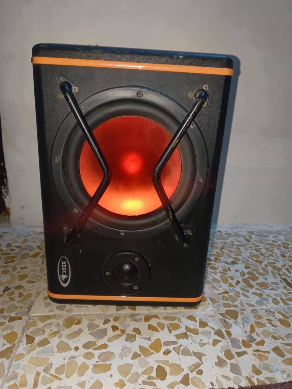 مضخم صوت قوي للبيع
شرط بي شي يرجع 
السعر 65
العنوان موصل الايمن
***********
