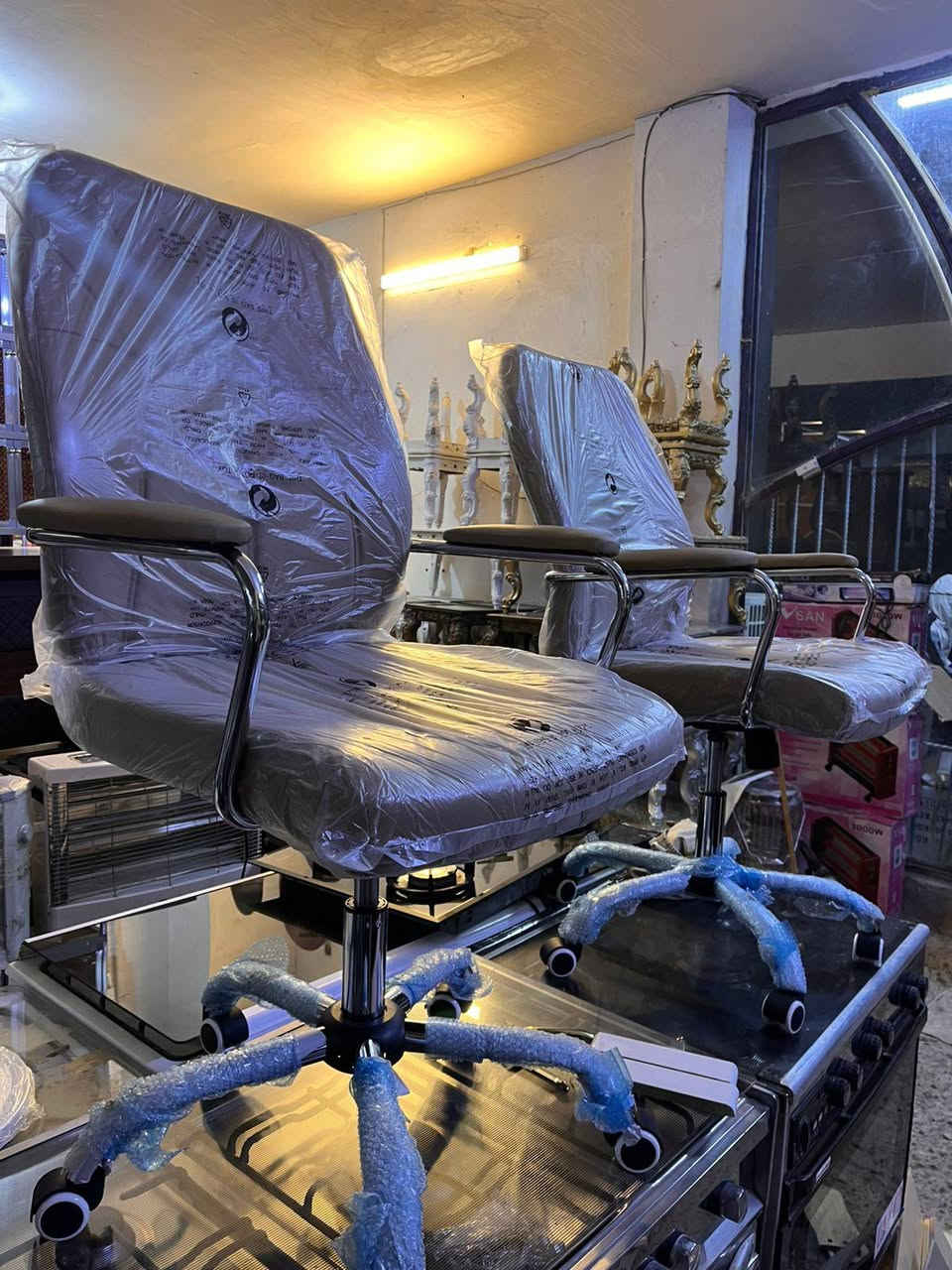 السلام عليكم توفرت كراسي دوار الاصلي متوفر بي الوان العنوان شارع ٤٠معرض المدينه للاثاث ***********
