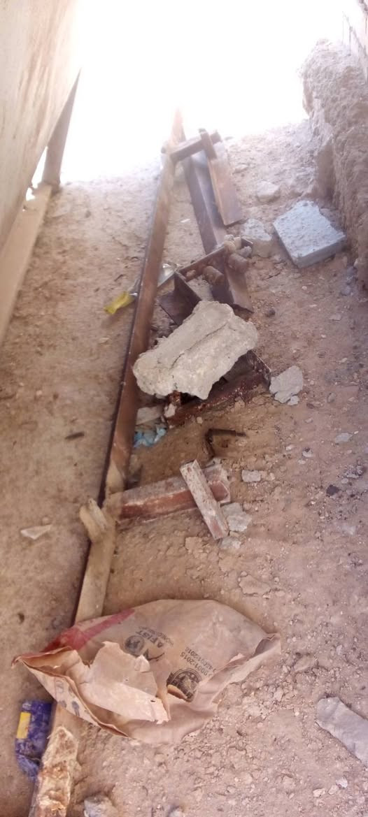 السلام عليكم باب سلايت للبيع عوزه ترتيب حديد قوي كامل حتى الزوايا مكاني مدينة الصدر  الحميديه السعر 100واتساب ***********واني خادم
