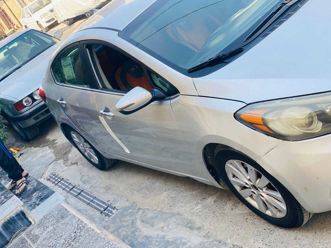 السلام عليكم كيا فورتي ٢٠١٤مكينة ٢٠٠٠ جي دي وارد أمريكي حادثها جاملغ ايمن وبنيد والباقي ليبل واحد صبغ احزام أثر شخوط بدون دواخل لغد وشاصي مكفول مكينة جديدة مال حاوية كير مكفول كهربائيات كلهة شغالة سيارة بسمي سنوية لغاية ٢٠٢٩مكان السيارة الدورة ***********وتساب موجود السعر ٩٣$
