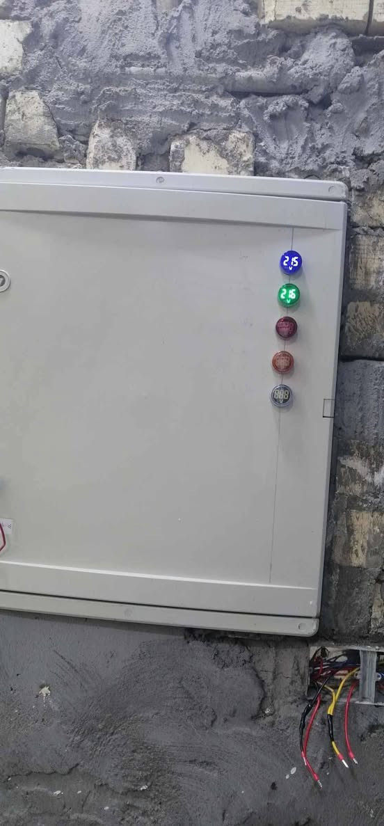 سلام عليكم تأسيس كهرباء منزلي شد مأطور شد كيزر شد سبالت صيانه جميع كهربائي سعارنه مناسبه ***********
