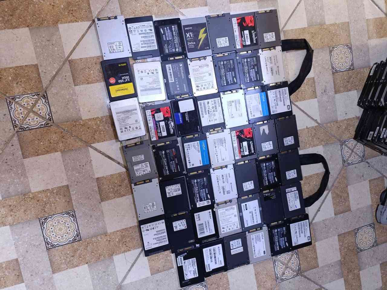 30 pyasa 128ssd SATA 150dh.
50 pyasa 256ssd SATA 250dh
30 pyasa 500g SATA 400dh 
30 pyasa 1tb hdd 3,5 380dh 
5 pyasat 2tb hdd 3,5 600dh 
6 pyasat 500g hdd 2,5 100dh
3 pyasat 1tb hdd 2,5 350dh 
1 pyasa 640g hdd 2,5 150dh 
30 M2 128g 90dh
15 M2+NVME 256g 240dh 
6 pyasat 500g nvme 450dh
0600974922 المحل في اليوسفية وكندير توصيل


**إذا كنت صاحب هذا الإعلان وتريد حذفه لأي سبب، رجاءا أرسل رسالة إلى الدعم الفني**