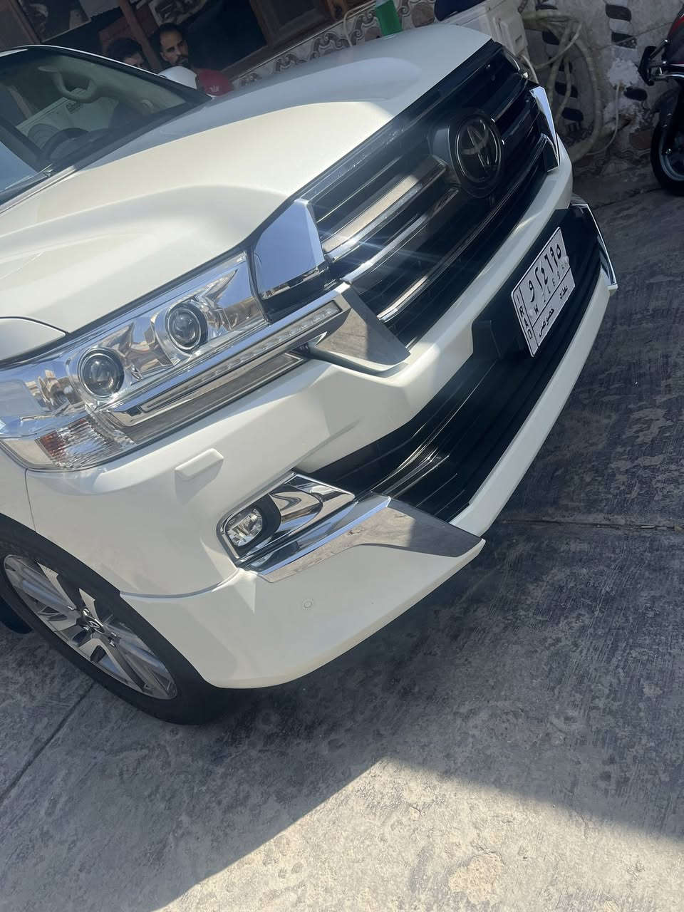 السلام عليكم
لاندكروز موديل ٢٠VXS / ٥/٧٠٠

كفاله عامه 

ماشيه ٦٧ الف 

جكات تخم تاير دلوب 

مكان الأنبار 

رقم بغداد 

السعر ٦٢ 

***********
