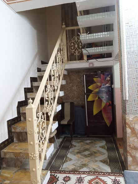 بيت للبيع في حي الفداء قرب السريع بناء 2013 مرتب ونضيف مساحه 100 سعر 110 وبيه مجال للشراي للاستفسار الاتصال او مراسلة الرقم ***********
