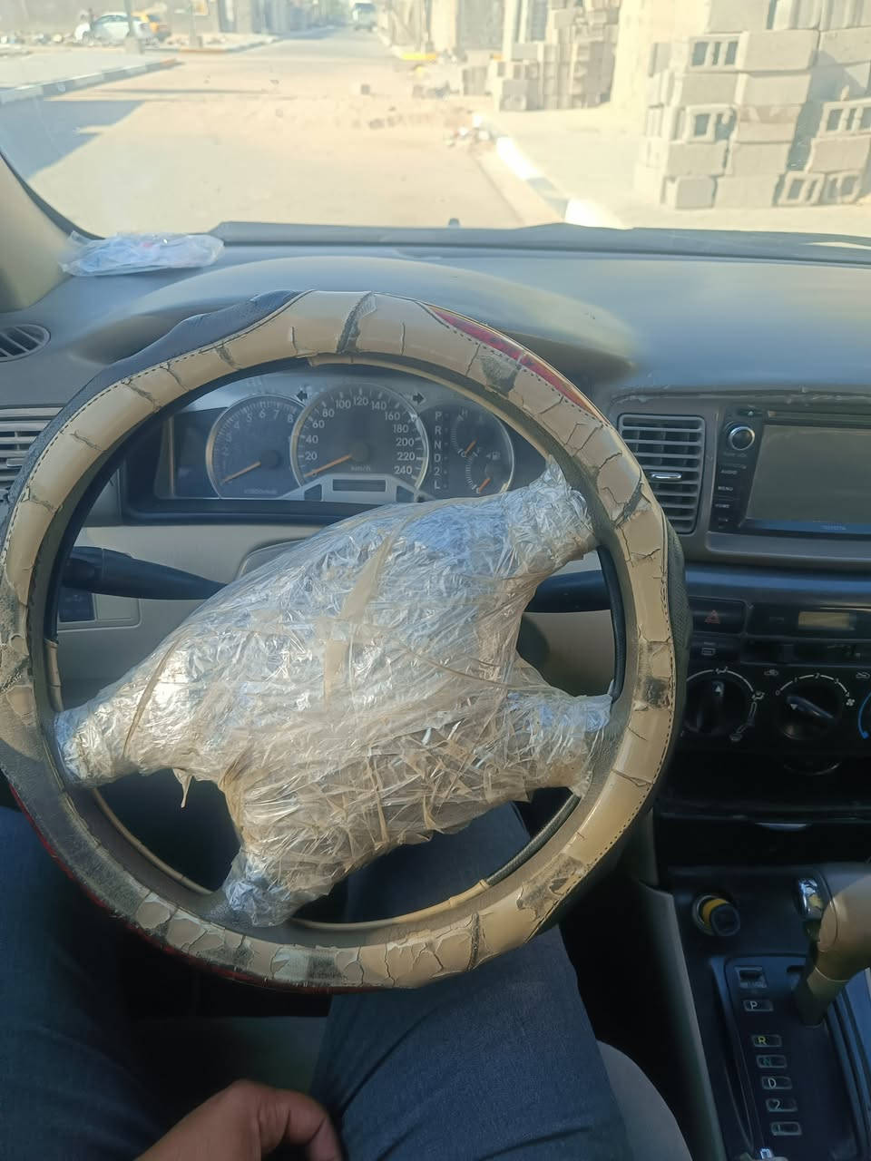 سياره كورلا موديل 2004 سياره بيها جفية على قمارة مكينه و كير و منظومة تبريد  سعر ٤٣ ***********
