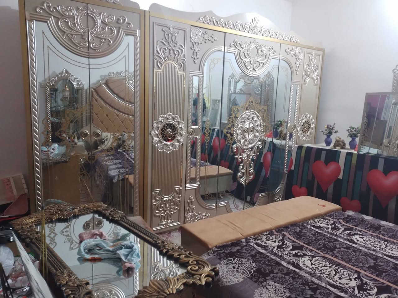 &غرفه تركيه بمليون و١٠٠ وبيهه مجال 
&غرفه اخشاب تزكام ب٧٠٠وبيهه مجال ( ممكن بس الكنتور ) 
&ميز بلازمه ب٧٥ وبي مجال
& شاشه حجم ٣٢ نوعيه شلونك ب٦٠ وبي مجال 

&زوليه تركيه ثقيله ٣*٤ ب١٠٠ وبيهه مجال 
كربلاء/ الحر / حي القادسيه 
***********
