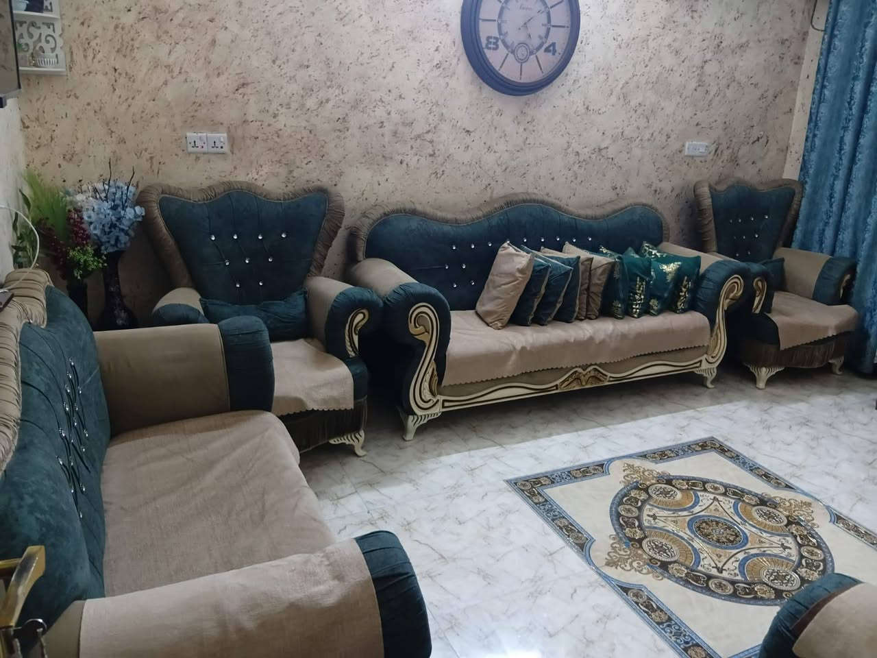 تخم 10 مقاعد نضيف نضافته 90/100
مكان بغداد الدورة سعره 475 بي مجال بسيط 

***********
