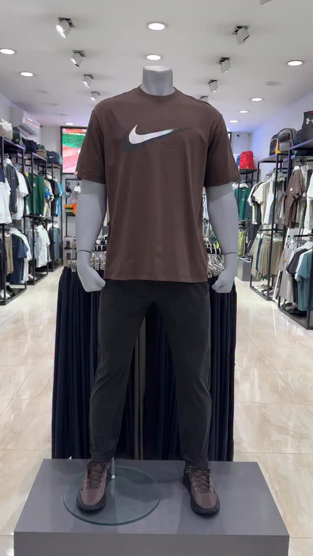 ⁨	تألق هذا الصيف مع “ Sport” ☀️⚽️
تصاميم رياضية خفيفة، مريحة، وعصرية تمنحك حرية الحركة في كل تمرين.
🚚 التوصيل متاح لكل محافظات العراق.
📍 الموقع: بغداد - زيونة - تقاطع مول دريم ستي - مقابل مطعم حارتنا.
لطلب تشكيلتك الصيفية الآن:
📞 ***********
📞 ***********⁩
