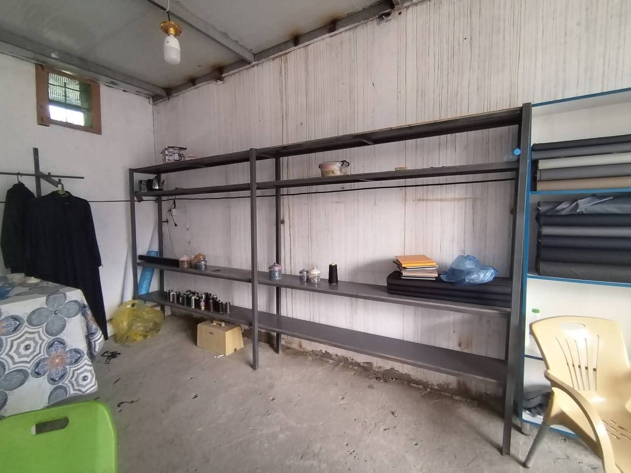 سلام عليكم رف حديد وخشب البيع جديد صارله ١٠ ايام من شديته سعره ٣٠٠ وبي مجال
*********** العنوان سريديب ابو عين مقابل اسواق بيت كامل
