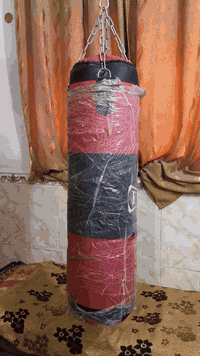 كيس ملاكمة اصلي 🥊
نضافة 90‎%‎ ما مستعمل شي بسيط 

السعر 50 الف و التوصيل مجاناً 💰

ارتفاعه 120cm 
و عرضه 35cm 

ملحقات 
سلسله تعليك بالسقف ✅

راسلني على الخاص اذا تريده 📩
او على الرقم. ***********
