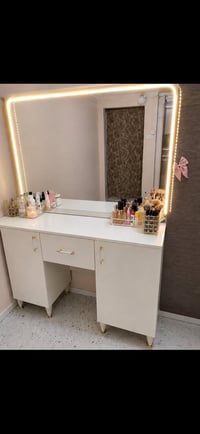 كنتور وميز تواليت مستعملات ب200 العنوان الحريه 07731170794