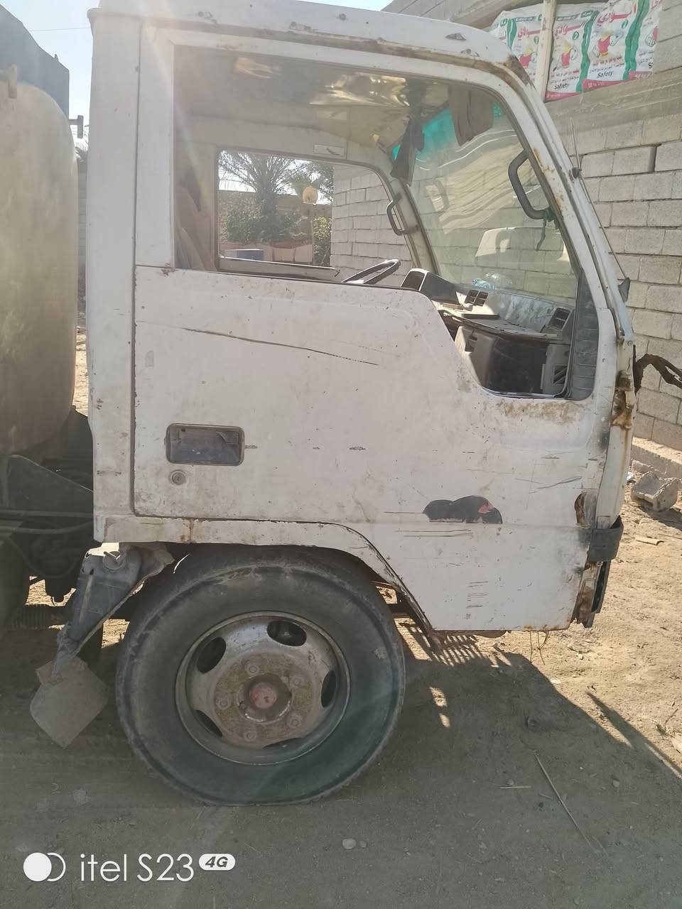 سلام عليكم من رخصت اصحاب الكروب عندي تنكرللبيع نوعيته كنترمستوبيشي مسجل بسنويه برادحموله 7طن تانكي مغلن بيع مستعجل مكان البصره كرمت علي ***********سعر50وبي مجال
