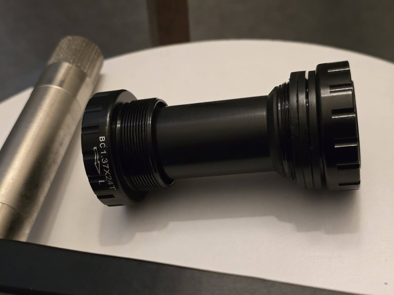 يا الله يا رزاق 👋
**🚴‍♂️✨ هلا بالشباب محبّين الدراجات! ✨🚴‍♀️
#متوووووفر 
#السعر ٣٣ الاف 🔥 🔥 🔥 
جماعة القطع المميزة تعال لييييييه 🤣
الاصلي يمي عمي تدللون علينه  😍 
مجمع كرانك سيت براكيت  جديد غير مستخدم 🖤💛
وزن خفيف و شكل مميز  😉
براكيت جديد أصلية هدية 🎁 
قرص ماركة GOLDEX 32 TETH هدية 🎁 
سعر الموقع كدامك يابه أخررر صورة 😅
.
.
.
متجر عبدالله المغامر يقدملكم افضل وأجود اغراض الدراجات الهوائية …🚲🚲🚲
✔️ شغل مرتب يخلي دراجتك فول وتخطف الأنظار 😎
✔️ أسعار مناسبة  لكل الميزانيات 👀
✔️ جودة أصلية وتحمّل عالي🚲
✔️ توصيل سريع لكل المحافظات 🚚💨
✔️ خدمة دعم بأي لحظة 💬✨
لا تضيع الوقت… جهز دراجتك وخلي طلعاتك أحلى ويا متجر عبدالله المغامر! 😍🚴✨
للأستفسار على الخاص او مراسلة الصفحة على الواتس آب 📞 📞


**إذا كنت صاحب هذا الإعلان وتريد حذفه لأي سبب، رجاءا أرسل رسالة إلى الدعم الفني**