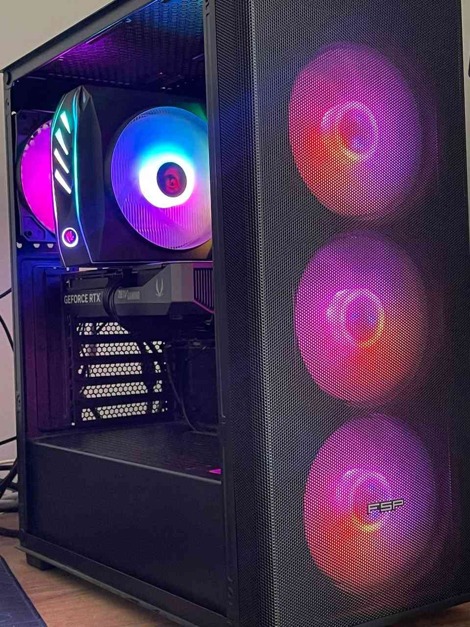 🔥 للبيع PC Gaming قوي وجاهز 🔥
مواصفات الجهاز:

✅ المعالج: Intel Core i5-14400F
✅ كرت الشاشة: RTX 5060 Ti 8GB ZOTAC Twin Edge
✅ المذربورد: ASUS PRIME H610M-K D4 ARGB
✅ الرام: 16GB DDR4 3200MHz RGB
✅ التخزين: 1TB NVMe PCIe 4.0 SSD
✅ الباور سبلاي: XIGMATEK ODIN 700W Gold
✅ مبرد احترافي REDRAGON BALDER RGB
✅ كيس FSP RGB Gaming Case

🎮 يشغل جميع الألعاب الحديثة بأداء ممتاز
⚡ سرعة عالية بالإقلاع وفتح الألعاب
🌈 إضاءة RGB كاملة وشكل احترافي
❄️ تبريد ممتاز ودرجات حرارة مستقرة

مناسب لألعاب:
Warzone • Call of Duty • Fortnite • Valorant • CS2 • GTA V وغيرها

الجهاز نظيف وجاهز للاستخدام مباشرة بدون أي مشاكل.

💰 السعر: (1,400)

📞 الهاتف :***********

📩 للجادين فقط، التواصل خاص

