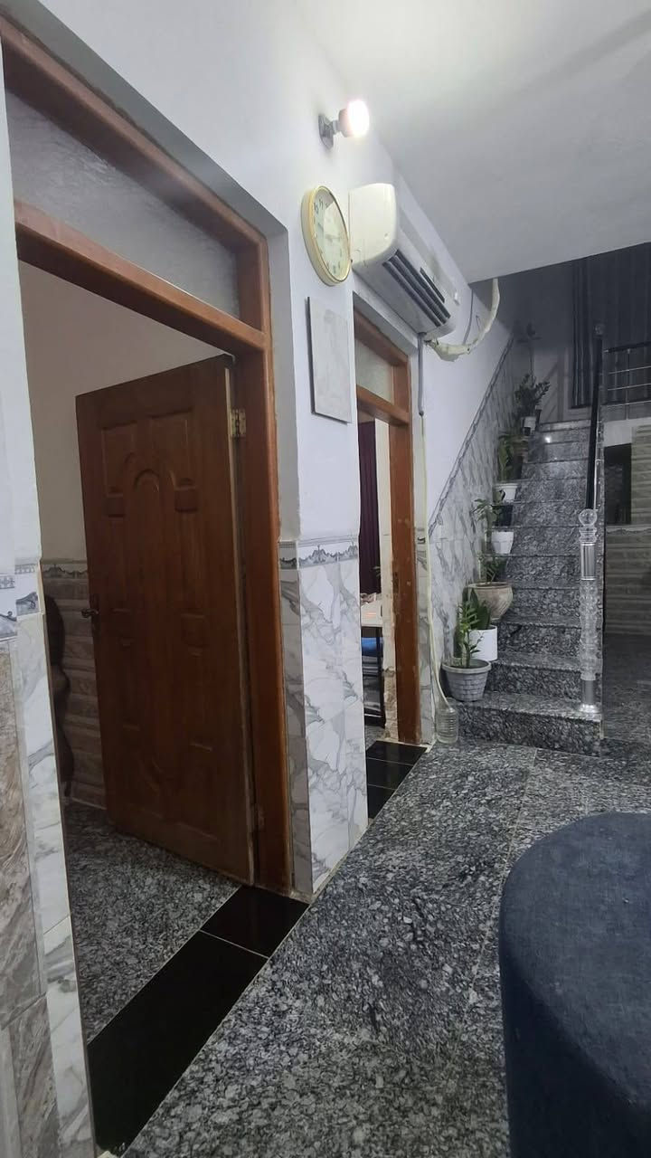 بيت١٥٠ طابو صرف يحتوي غرفتين نوم وصالة واستقبال ومطبخ 
حي الزهراء الفرع الي قبل حسينية الزهراء مجاور بيت الأستاذ خليل ابراهيم حمادة 
للاستفسار
***********
***********
