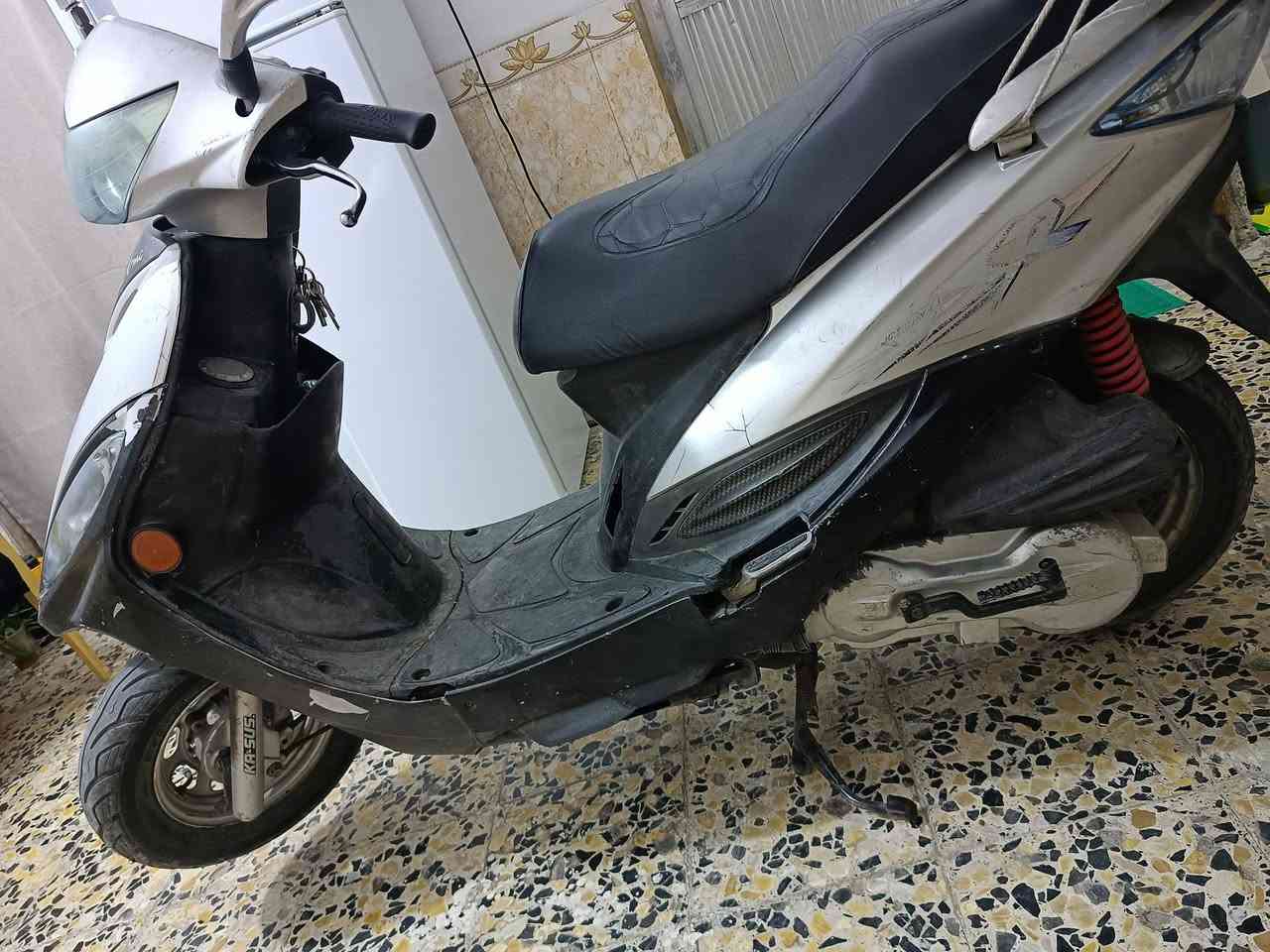 كامكو G4 للبيع 
بلاديه كفرات مكينه ناعمه متسمع صوته شلعه معدل 
مكينه مامفتوحه بلاديه حاوية صارلها شهر موجود مكاتب مع الوكيل
كهربائيات شغاله سلف هندر شرط 
تجي تفحص وتشوف
مكاني النجف 
السعر 650
للاستفسار التواصل واتس آب  ***********

