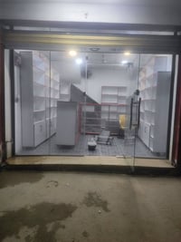 ورحمه الله وبركاته  يتوفر فاترينات مع ميوزة للبيع تفصال جديد درجة أولى...