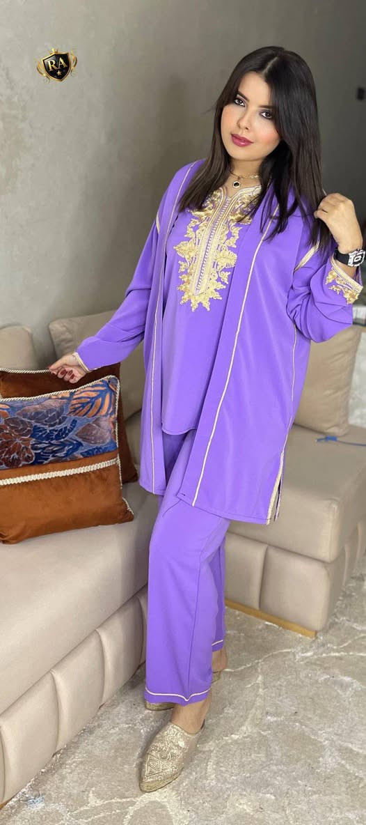 🟢💫  *جديد  new* 💫🟢
________________________________________

🔵جبدور 3 بياس أنيق فصالة مثالية   للافراح و المناسبات 
🟢ثوب كريب سامبل ✨من النوع الممتاز رطب و طايح 
🔵مخدوم بلقيطان و بالسفيفة أصلية برونز  
🟢مطروز بالطرز  كاطفيل برونز بجودة و إتقان 👌
🔵⚡متوفر بألوان رائعة ⚡

🟢المقاسات :S M L XL 

🔵الثمن: مناسب


**إذا كنت صاحب هذا الإعلان وتريد حذفه لأي سبب، رجاءا أرسل رسالة إلى الدعم الفني**