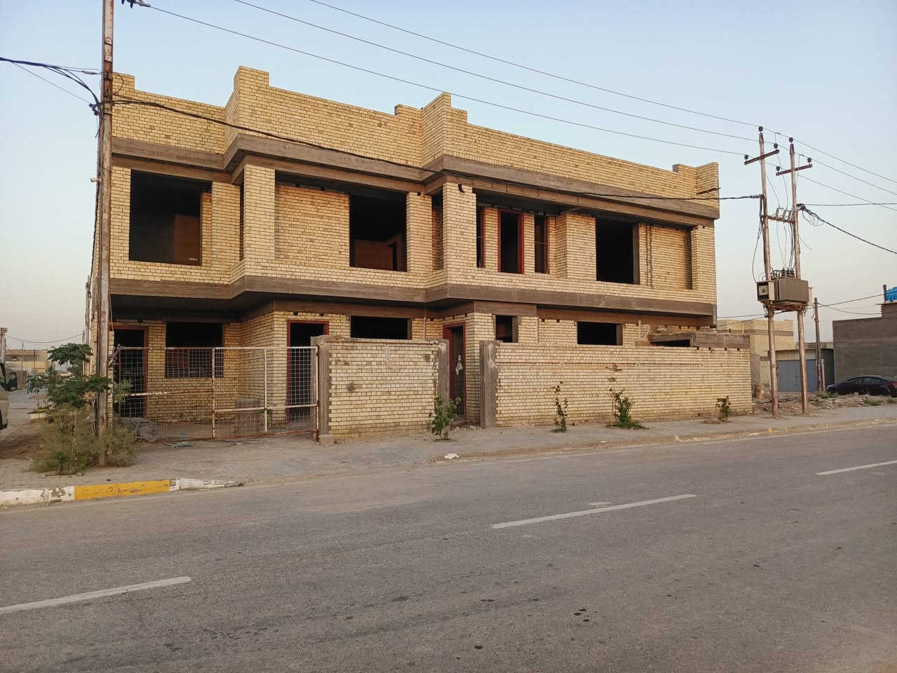 هيكل مساحة 250 متر شارع سايدين
الواجه 20متر
مكان مميز
***********/***********
المكان السبيس
