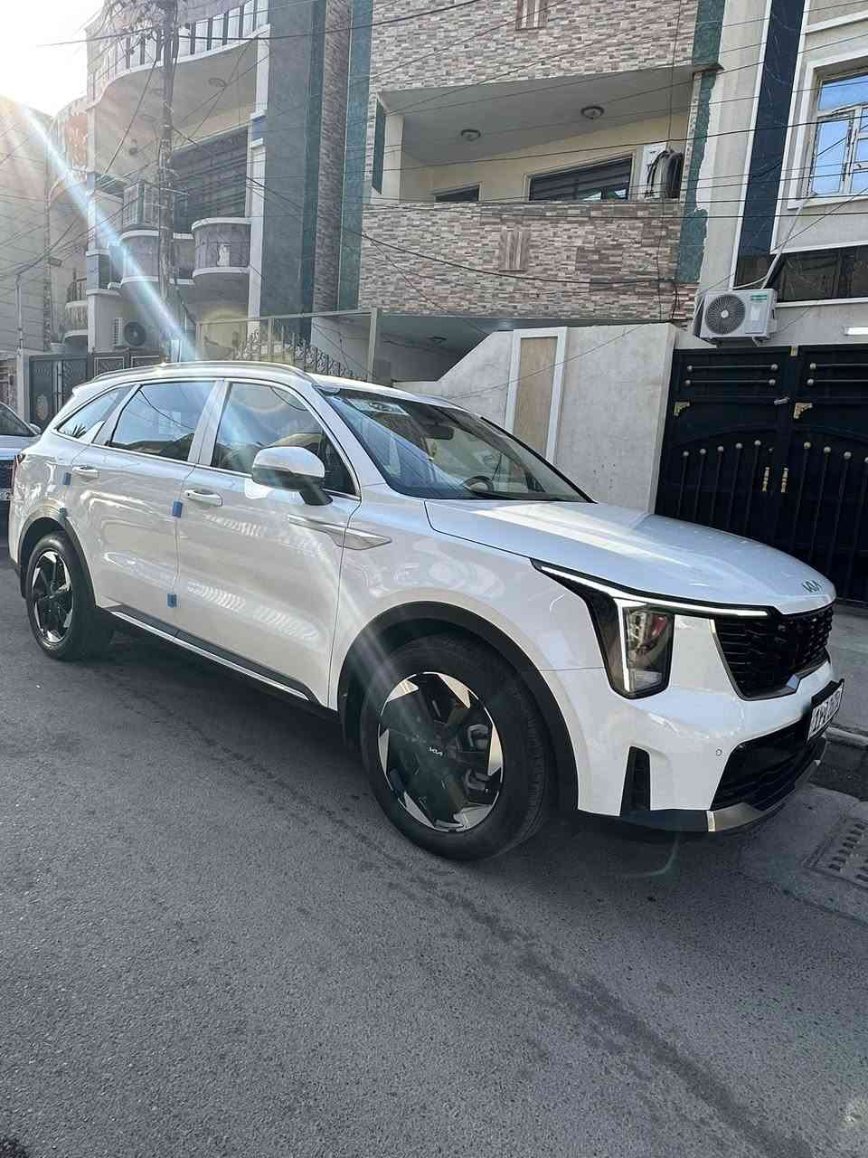السلام عليكم 
كيا سورنتو موديل 2024 
ضمان الشركه الدوليه
محرك V6  3500
سبعه راكب

رقم بغداد

بصمه وتشغيل عن بعد
صندوك كهرباء
هندبريك كهرباش  
شاشه كبيره ابل كار بلي مع كامره دواره
حساس امامي خلفي 
شاحن وايرلس
كراسي كهرباء
لايت لد زنون وبك لايت لد

السياره ماشيه 51 الف كيلو

بيه 3 رصعات مسحوبات ميبينن
مكان السياره بغداد المنصور

السعر 26800$ بيه مجال قليل

***********
