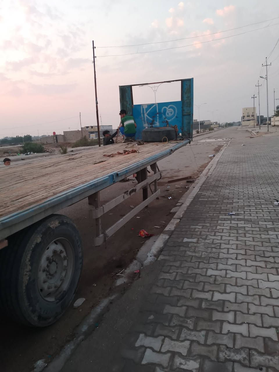 عربانه فلات 13--60مكفوله مكان البصره النشوه السعر 40وبيه مجال رقم انتصال ***********
