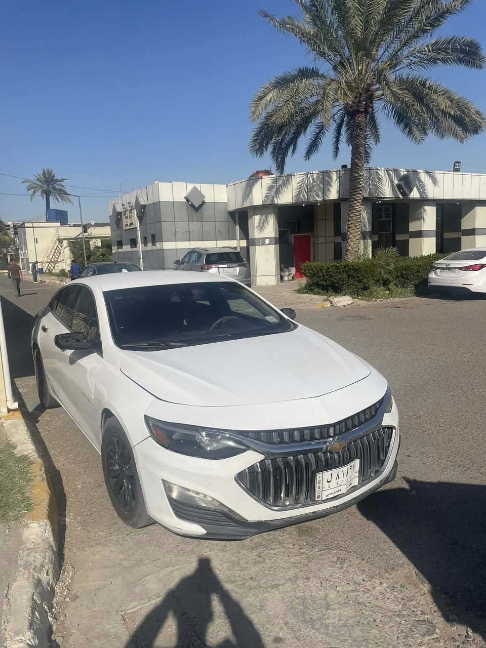 ماليبو ٢٠٢٠
محرك كير مكفولات
مواصفات lf
محتاجه زوج دبلات امامي
تخم تاير جديد
باتري جديد(السعرشده وبيها مجال 
ماشيه ١٥٩ الف كيلو
بيها شبر ونص بارد هنا بغداد جاملغ خلفي   ***********
