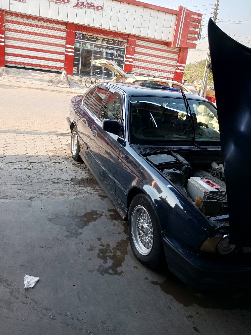 للبيع بي ام دبليو جديده رقم نينوى نكليزي بسمي سياره ستوني شادلها مكينه مفتوح اريد مراوس أو بيع حسب القناعه 