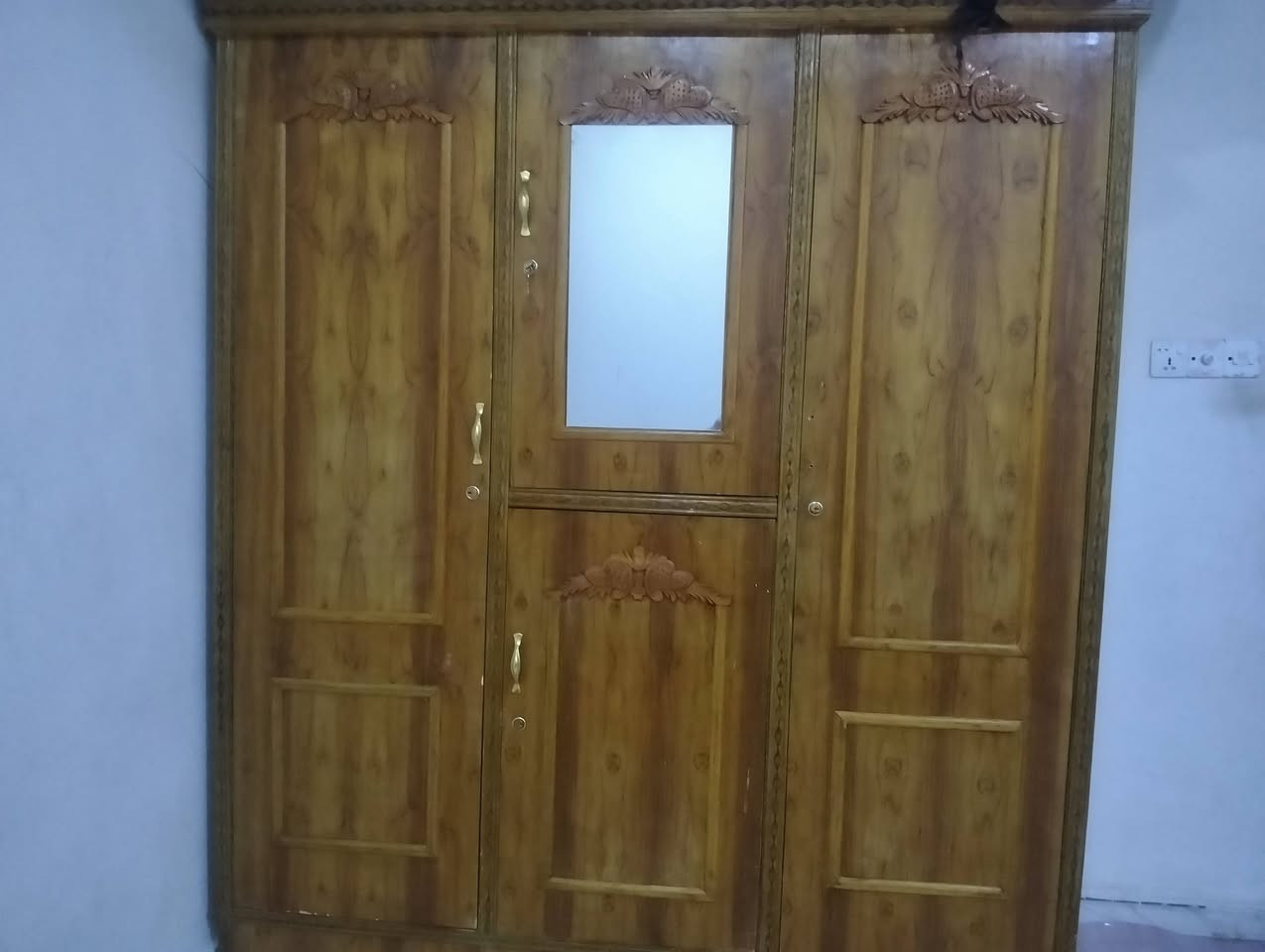 السلام عليكم كنتور ثلاث بيبان جديد السعر 350 العنوان البصره شط العرب شارع الاطفاء يرجو كنتور جديد تثبيبان ابو المرايه صاج ***********
