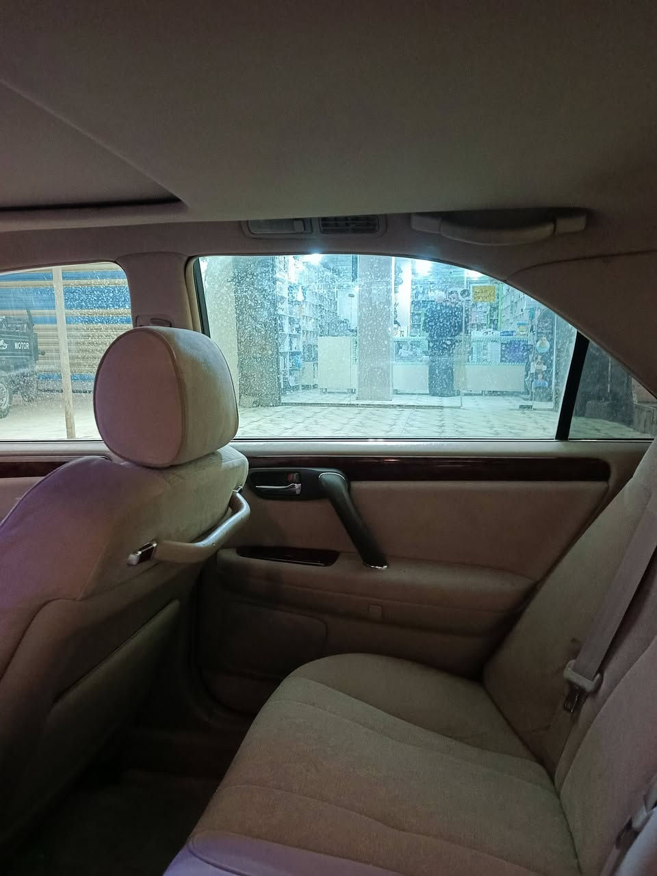 سلام عليكم ورحمه الله وبركاته 
تويوتا كراون ملكه 
فتحه تبريد خلفي و ثلاجه برده خلفيه 
السياره متعوب عليها تخم تاير جديد فرممه و مشط نجف و الفوك معيود نجف و دشبولها امارات بس كلش نظيف عبالك نجف
بنكات شاهينه بكلايت كرستال ابو عيون 
مكينه فيفتي بلاد قطعه صبغ بيها خارج العراق و مكفوله من العيب لشرعي 
للعلم السيارة قرار 48 و اظبارتها وياها 
السعر 160 و بيها مجال 
*********** السياره ب أسمي
