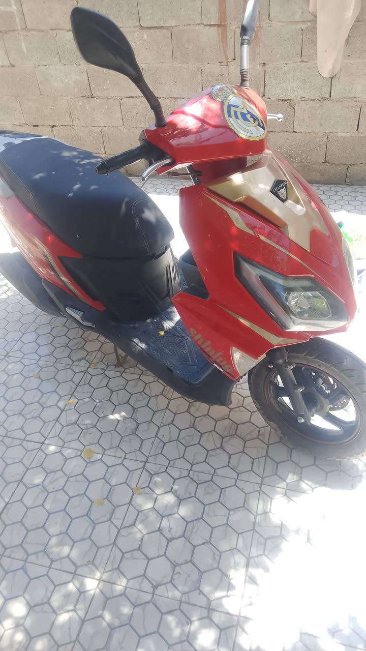 السلام عليكم دراجه للبيع صيني مامفتوحه عله البلاد بس بيها شخوط بلكفر دراجه نضيفه خير من الله رايدها بمليون وبيخا مجال حق الجيه وهذا رقمي ***********
