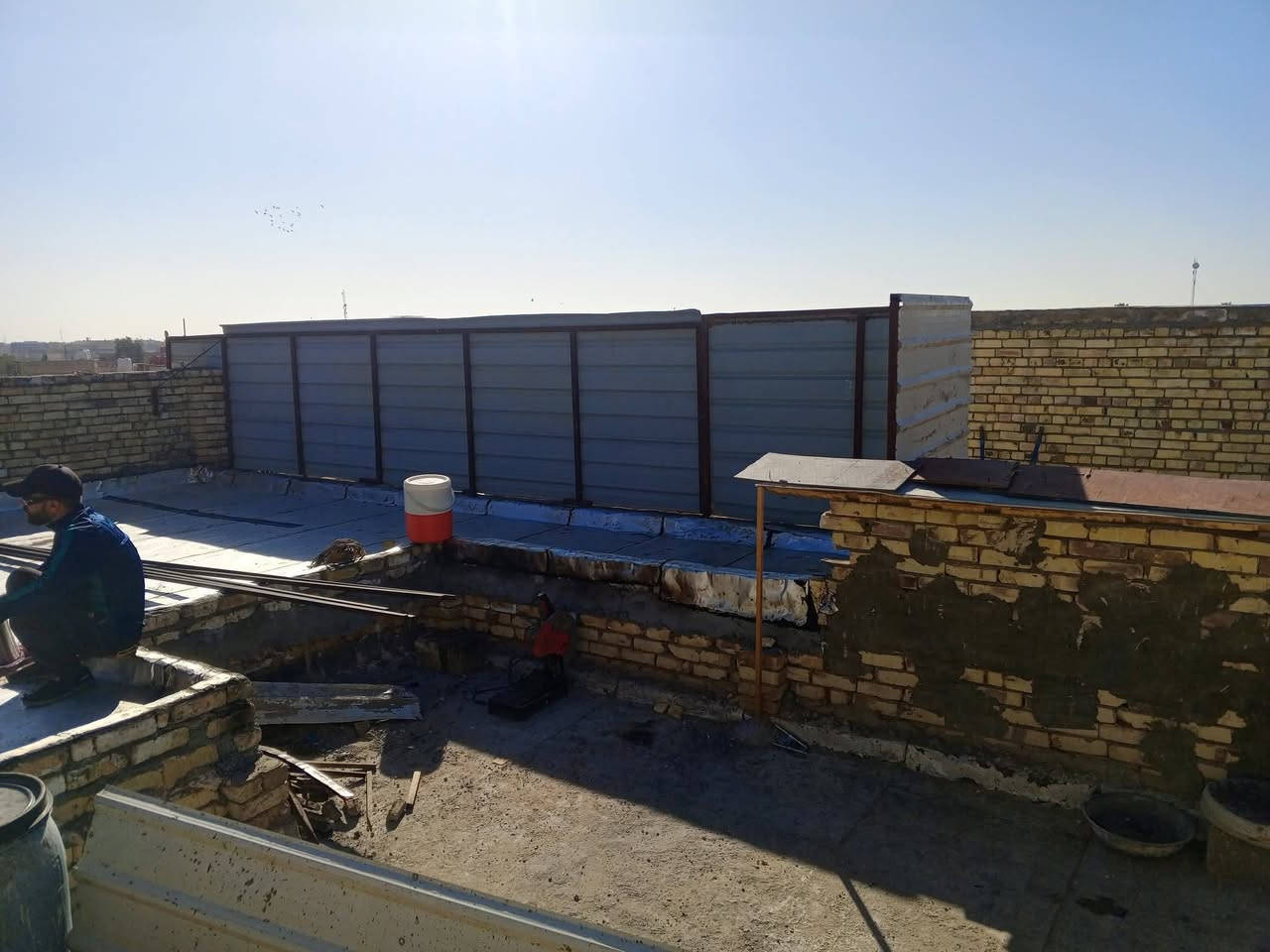 ‏حداد متجول                            
‏حداد متجول العمل كافه البواب والشبابيك والمحجرات درج ابراج واجهات والجملونات والسقائف والكرفانات واللافتات تصليح ابواب شبابيك قمريات تبديل نرمايد تبديل سراگي كيلون العنوان ميسان متواجد ع الفيس والواتساب رقم الهاتف ***********
‏
