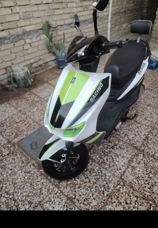 سلام عليكم دراجة نوع سكنس شحن 6 بطاريات كبار ملف 3000 سرعتها 60 تلث سرع  دراجة كلش جديدة ونضيفة ومحافض عليها وبيها بلوتوث من الوكالة ومنفذ USPشحن بريكات ثنين دسك دبلات أيضا ثنين مساحة صندوق جبيرة دراجة اي نقص ما بيها شاحنة وسويجات ثنين وكارتات ثنين يجي وياها و أوراقها هم موجودة السعر 750 وبيها مجال للطيبين رقمي *********** مكاني بغداد الأمين الثانية
