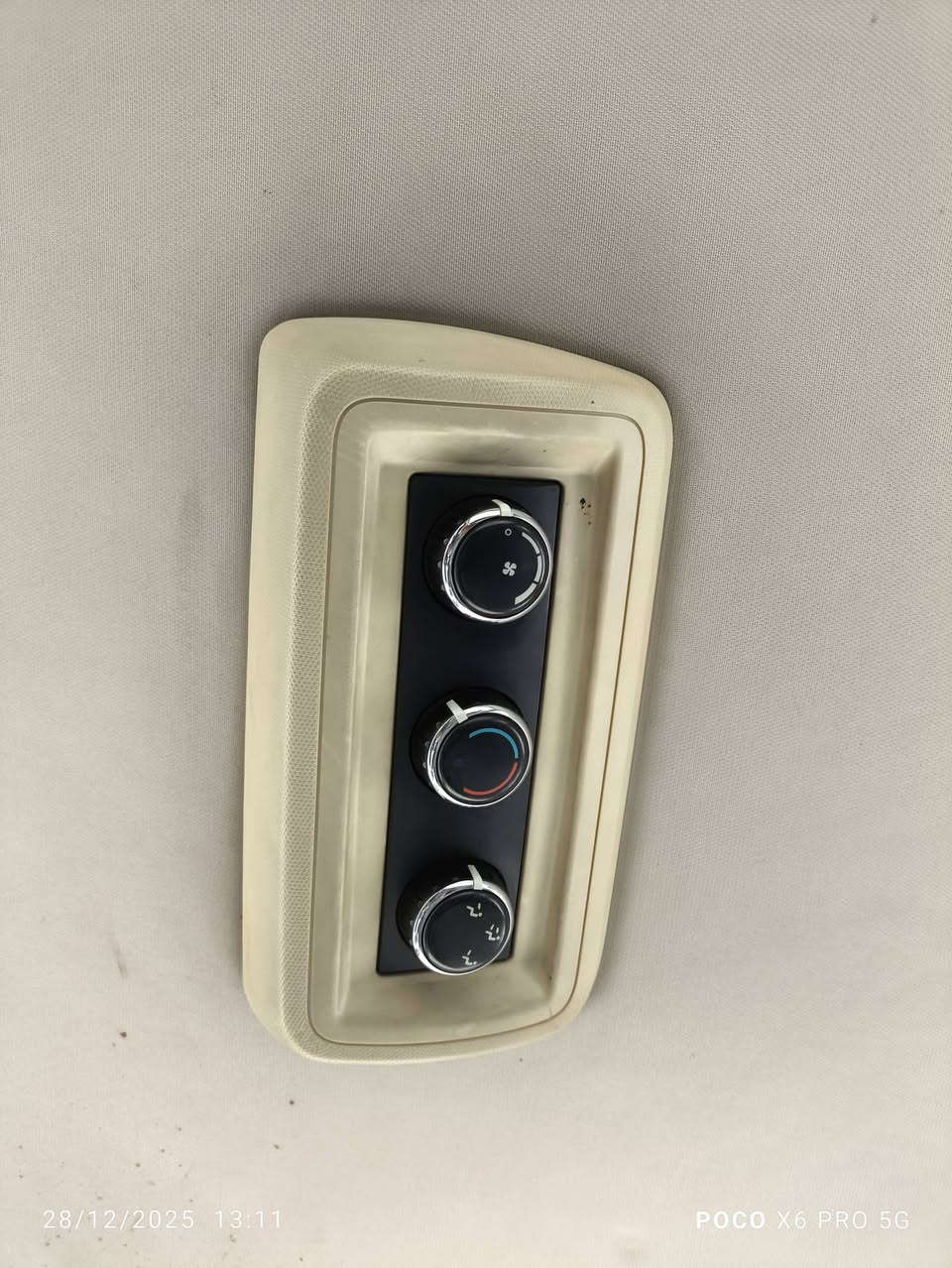 سلام عليكم دوج كرفان ٢٠٠٩
سياره كلين بدون ضربه قطعتين صبغ بدون معجون 
ثلاث قطع تبريد سبعه راكب كشنات بلع سياحي سونارها قديم بس سياره يمنه وعلى حالها تحب تأخذ سونار جديد براحتك سياره كلين
محركها ٣٣٠٠ سته سلندر مكفول لاتنقيص ولاتبخير 
سياره كفاله رقم بغداد دولي السياره بسمنه سنويه لل ٣١
تبريد تدفئه خير من الله سعرها ١١٥ وبيها مجال بسيط أن شاء الله 
مكاني ديالى بعقوبة *********** واتساب فقط
