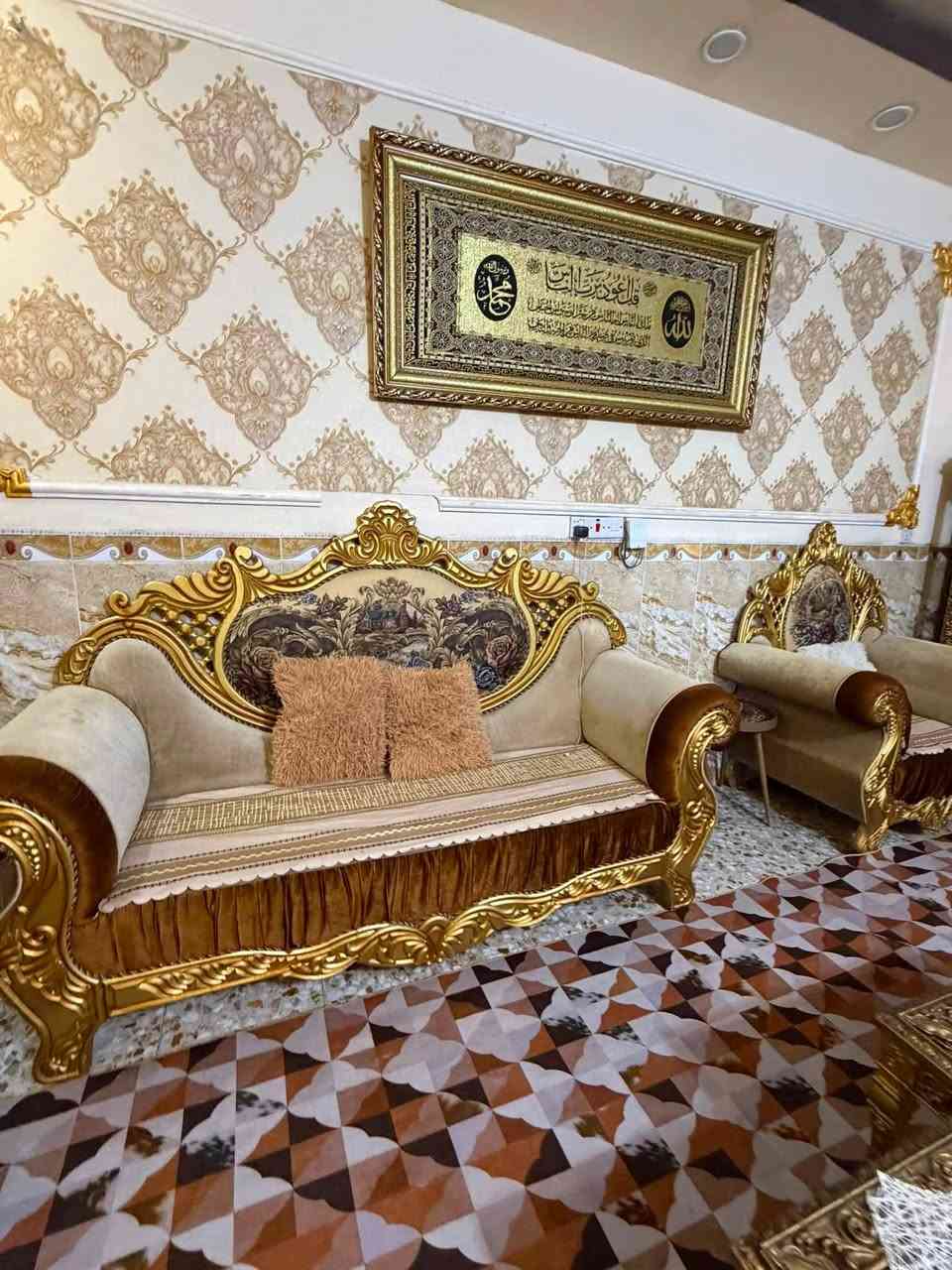تخم13 مقعد مع طبلات وفاترينا ب700 مع الملحقات

‭***********‬
