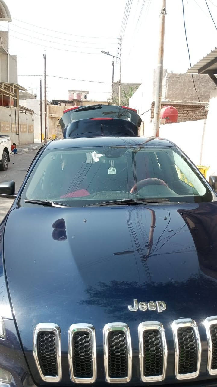 سياره جيب بزون للبيع نضيفه استعمال بيت موديل 2016 
سعر 115 
رقم راعيها 
***********
*********** 
بصره
