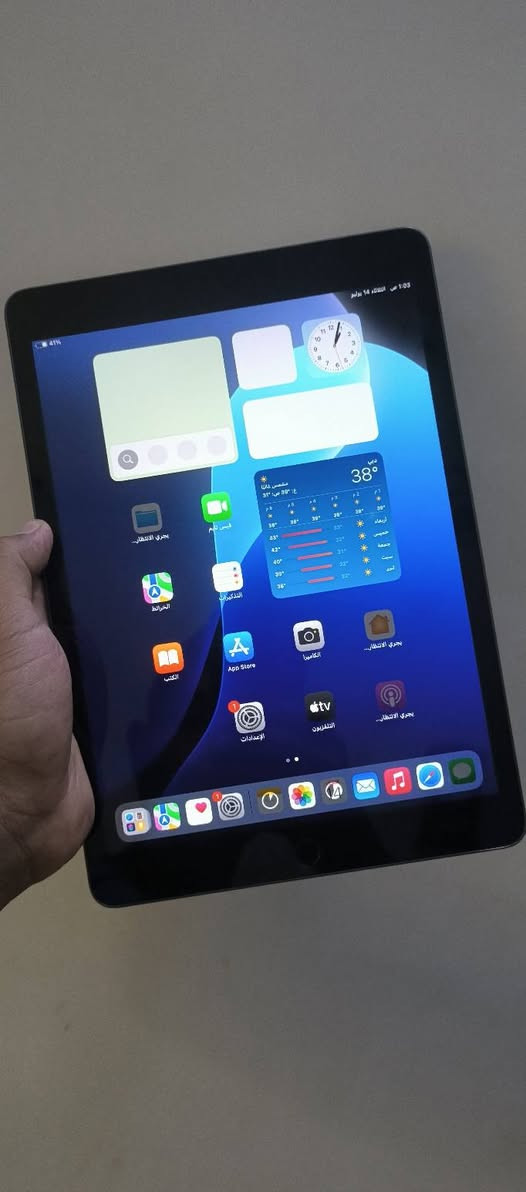 ipad 9 اخر اصدار 
ايباد 9 اخر اصدار  ذاكرة 64 جديد بمعنى الكلمة استخدام كلش بسيط نظافة95% مكفول من الفتح والتصليح كامل ملحقات الاصلية 
بطارية 83🔋 او اكثر لان ابد مايصرف شحن 

بس ملاحظة مثل النقطة زركة بكد راس الابرة ماتنشاف حتى بالعين وماتطلع بالتصوير ولاتاثر نهائيا وانطيك ضمان بي بس هاي امانة بركبتي لازم اوضحها تجي بنفسك ماتكدر تشوفها 
سعر 270 قابل للتفاوض 
مكاني فلوجة او صقلاوية 
***********  متوفر واتساب
