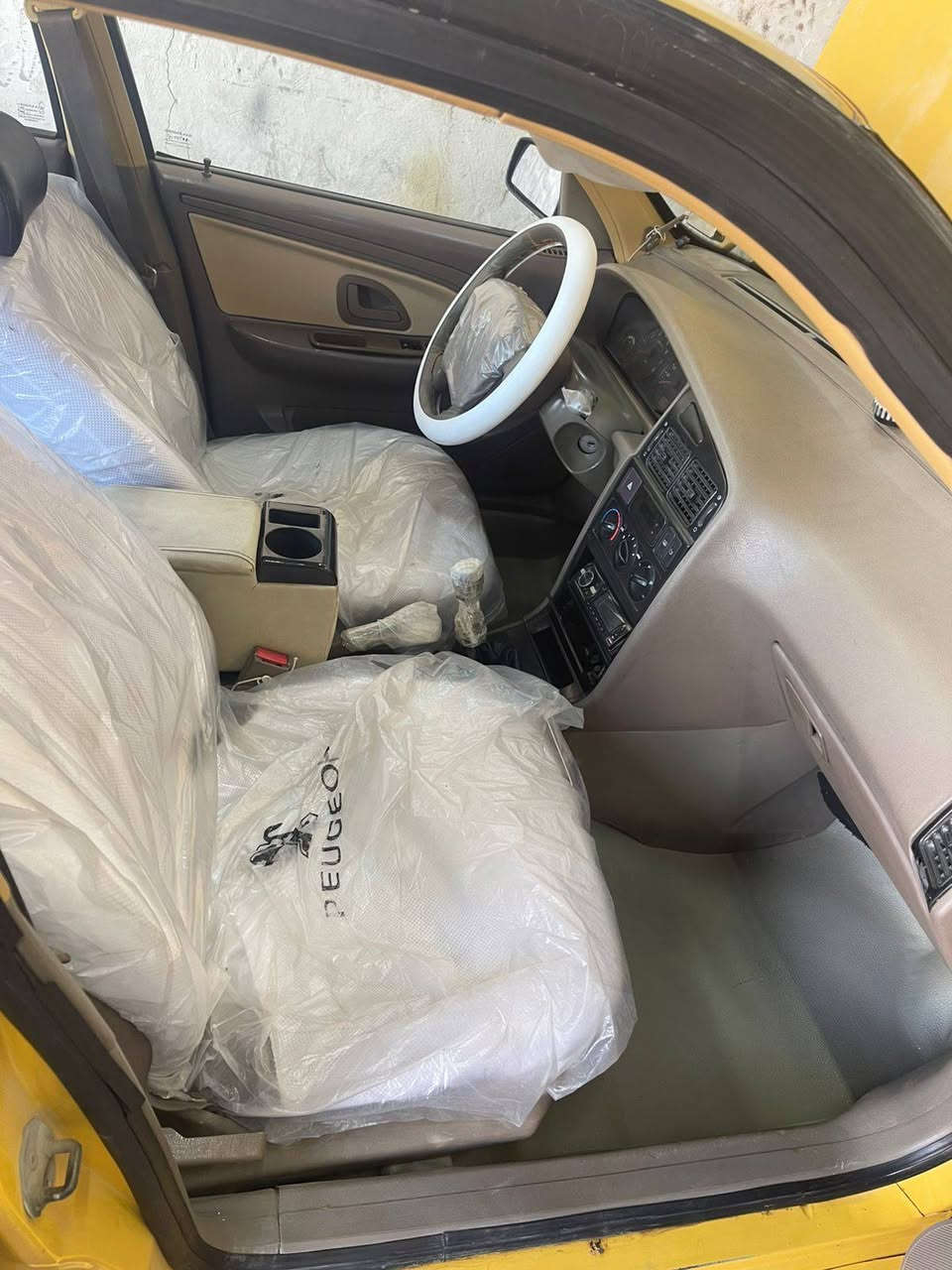 يبجو 2016 دشبول عادي السياره كير مكينه تبريد مكفول السياره بدون صبغ بلاديه باسمي مكان السياره الزعفرانيه 
للتواصل *********** بغداد, العراق
